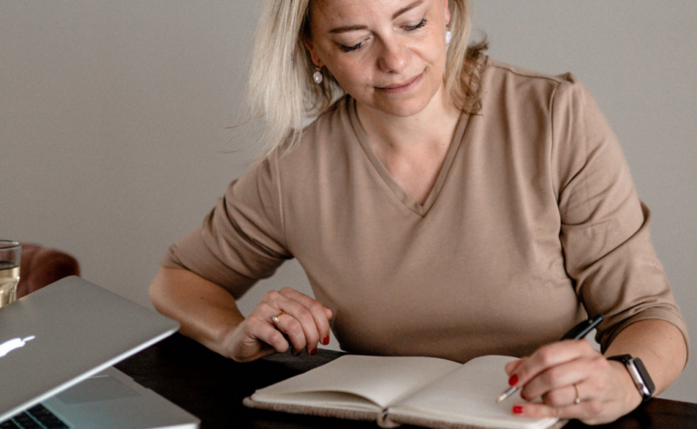 Maaike Stet helpt ondernemers met social media en content.